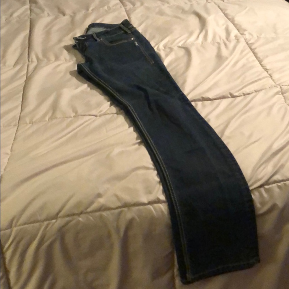 Silver brand dark wash straight leg jean; 28x34